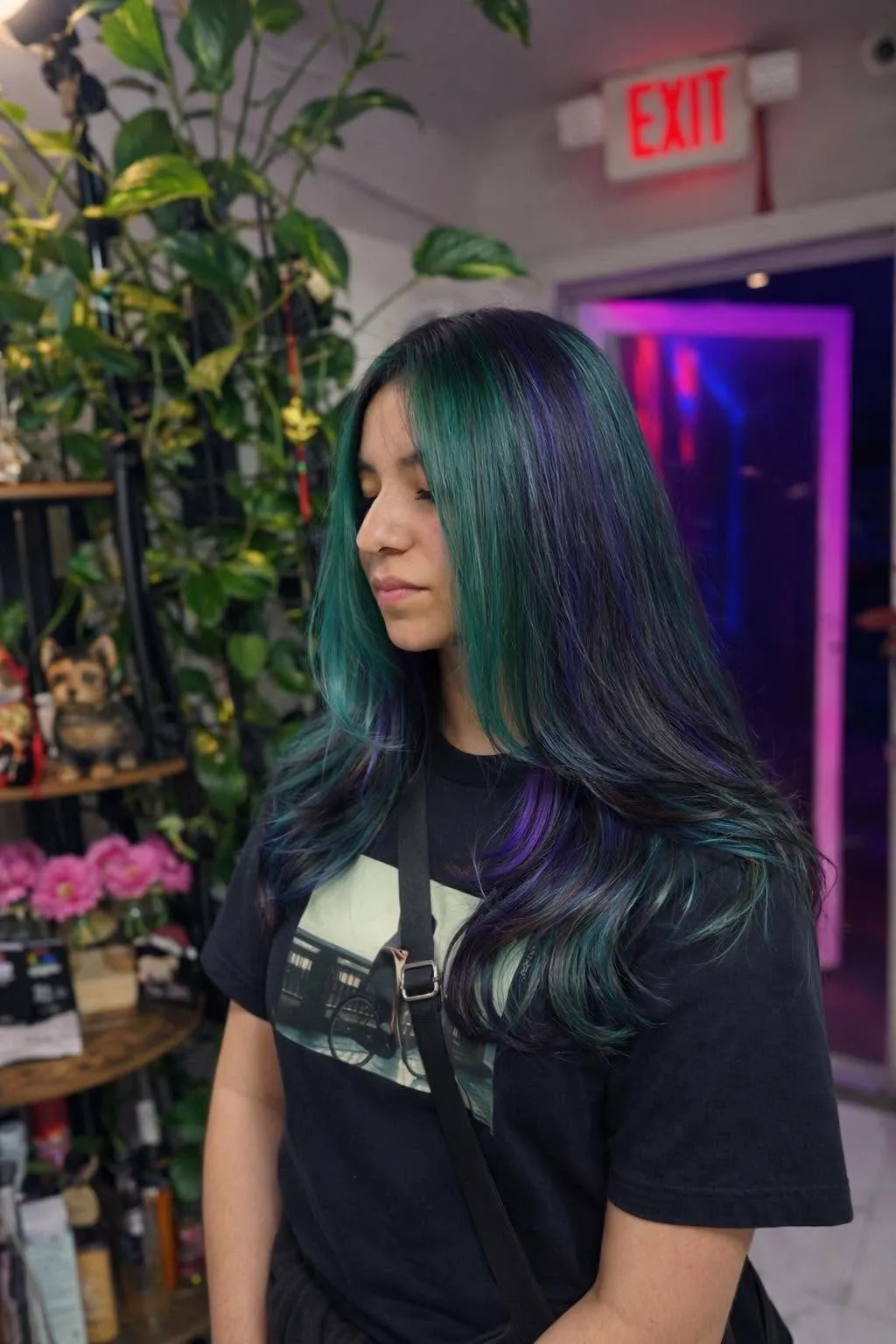 Long layers with emerald and violet vivid color